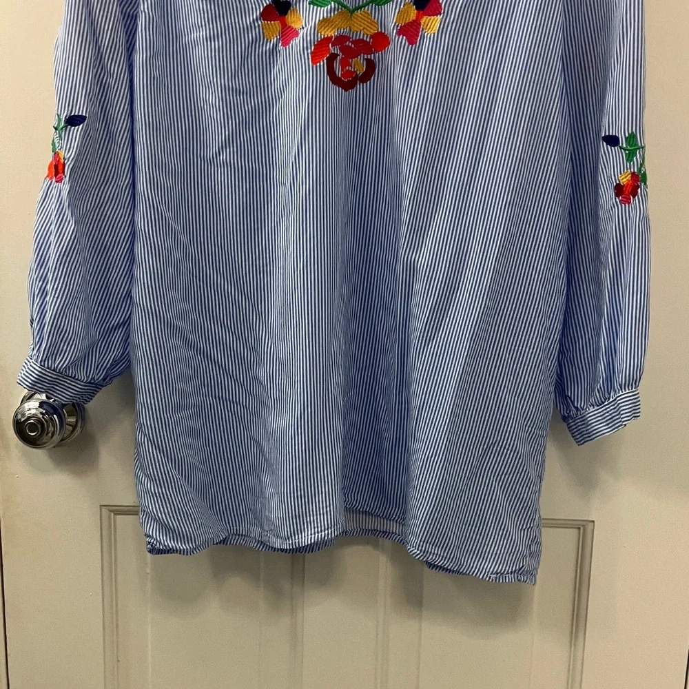 Embroidered floral white Blue Striped longsleeve Women's Top size L Artisan NY - Picture 6 of 14